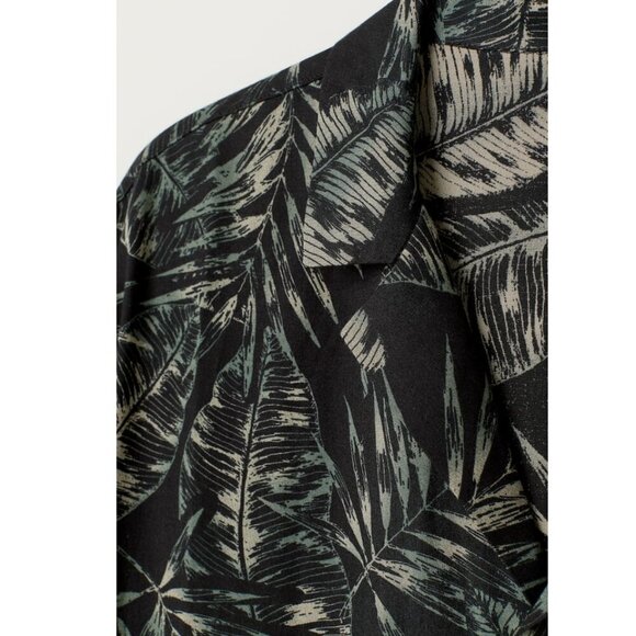 H&M Leaves Patterned Button Resort Shirt SZ M - Picture 3 of 6